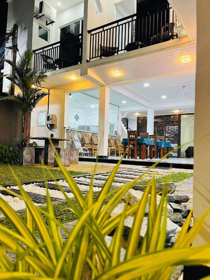 Funwhales Rest House Negombo Exterior foto